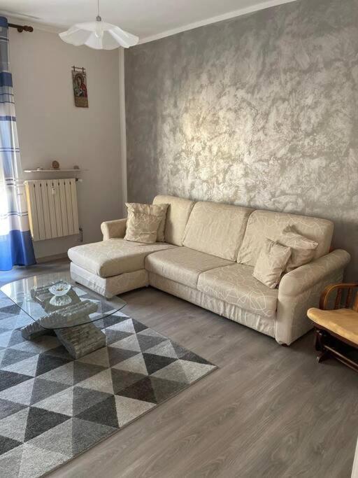 Appartamento Con Tre Camere - Zona Centrale Alessandria Luaran gambar