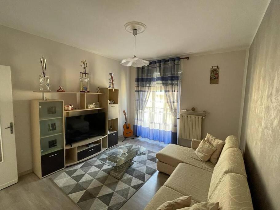 Appartamento Con Tre Camere - Zona Centrale Alessandria Luaran gambar